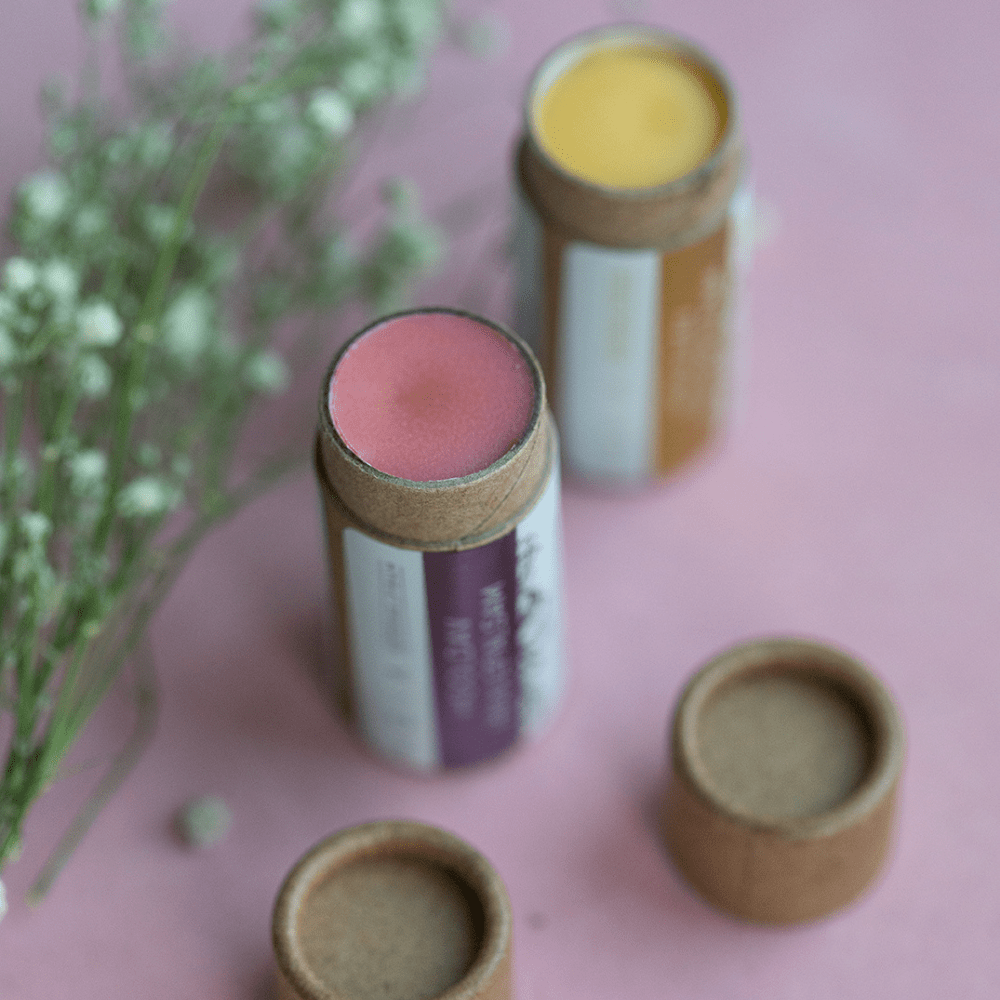 HOIA Restoring Shimmering Lip Balm with Marigold 5,5ml - bioskina