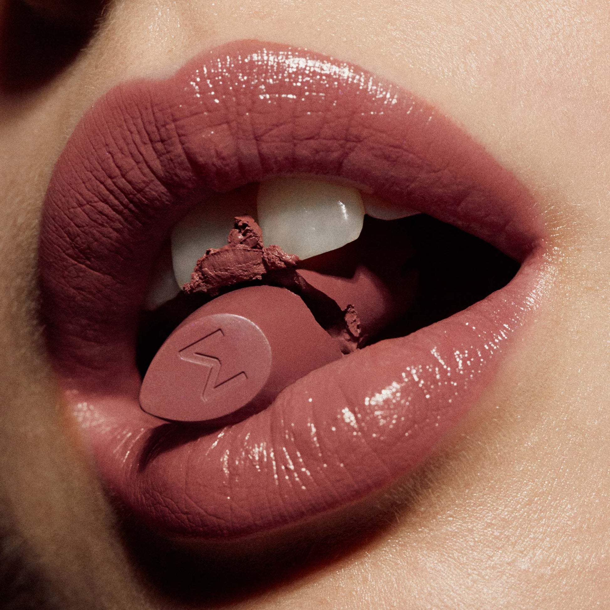 MÁDARA Dazzle Nights Satin Shine Lipstick, 503 Charisma 3.8g - bioskina