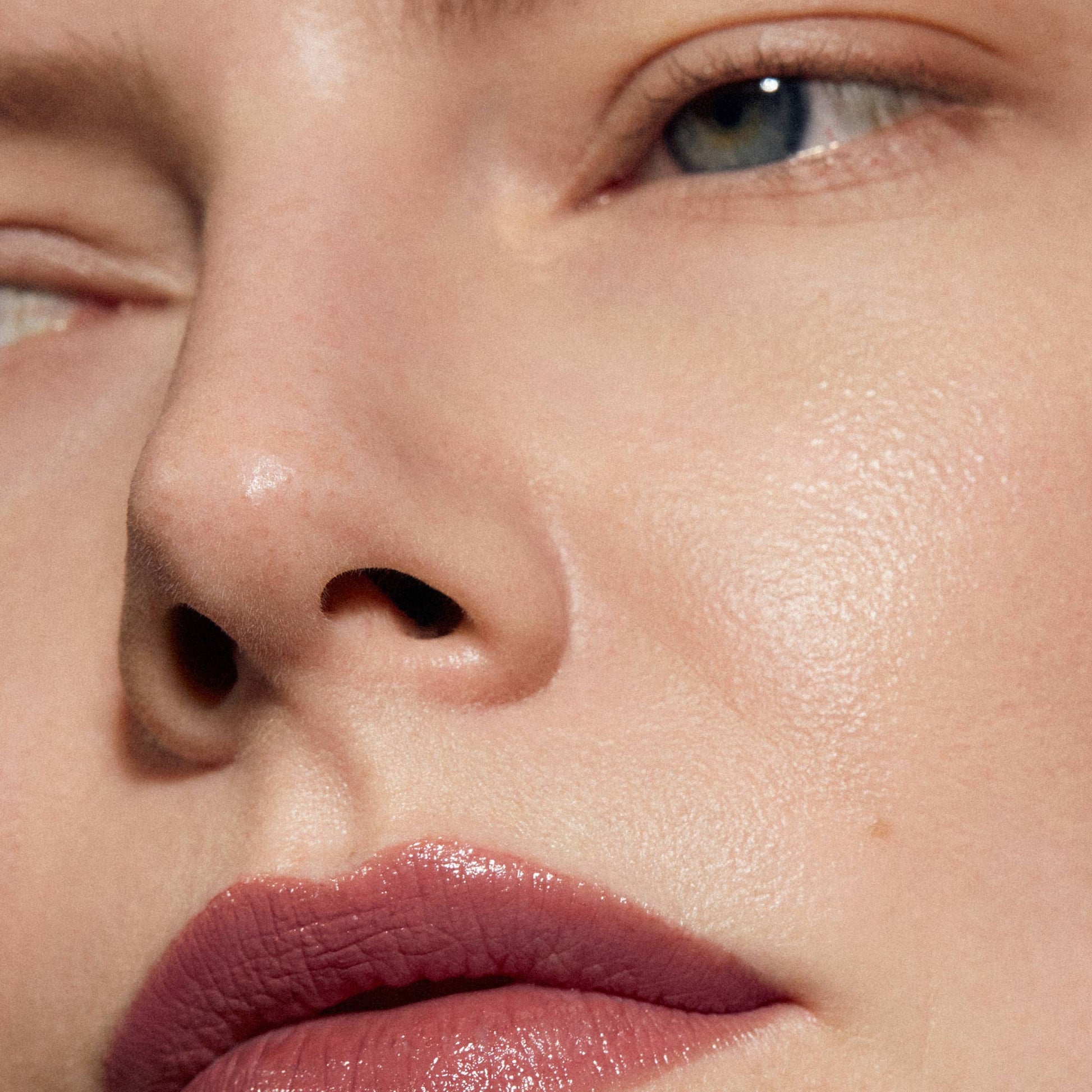 MÁDARA Dazzle Nights Satin Shine Lipstick, 503 Charisma 3.8g - bioskina