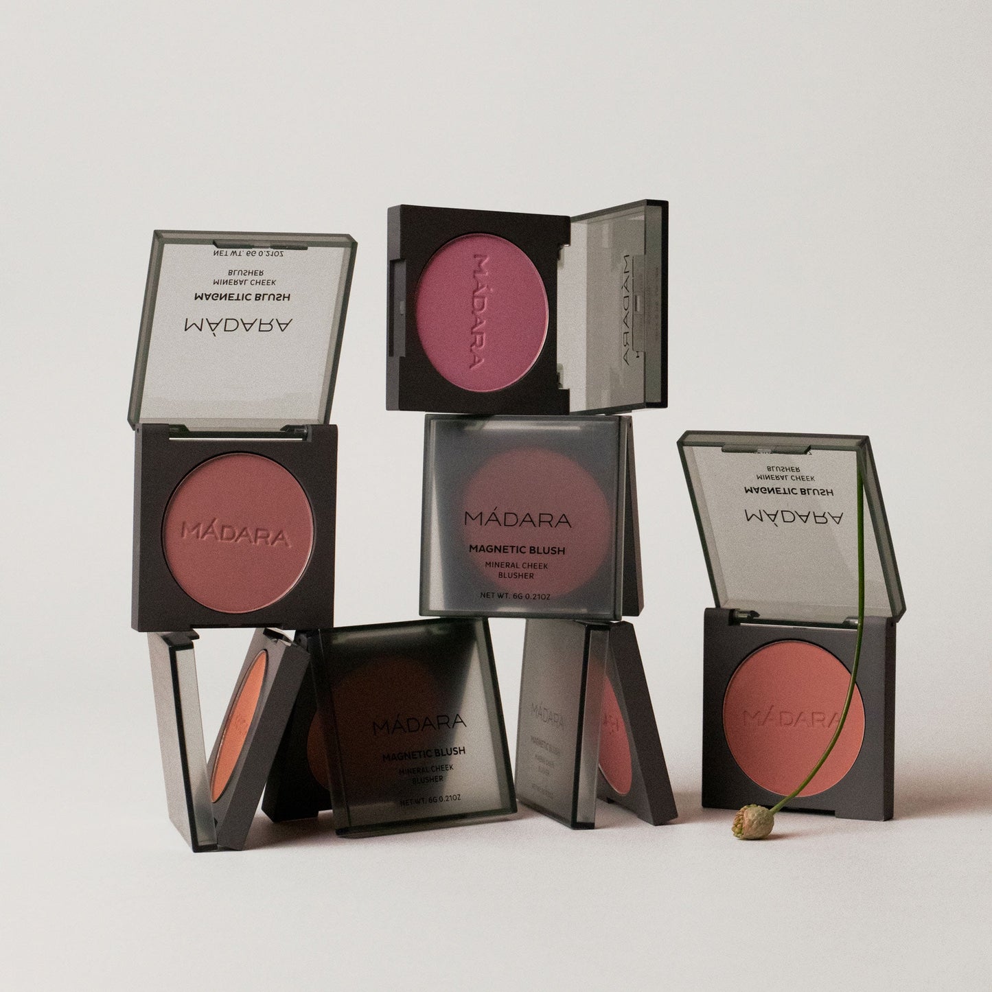 MÁDARA Magnetic Blush Mineral Cheek Blusher, 1 Fierce Flame, 6g - bioskina