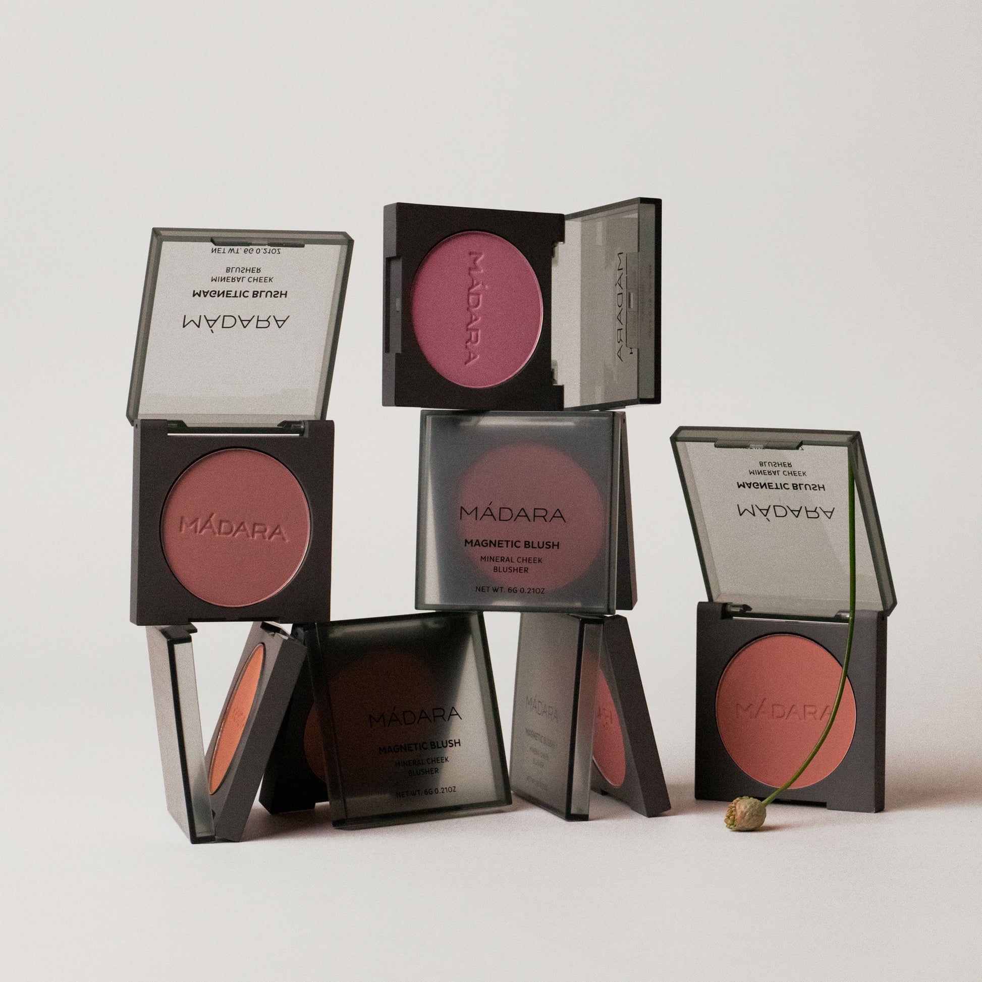 MÁDARA Magnetic Blush Mineral Cheek Blusher, 1 Fierce Flame, 6g - bioskina
