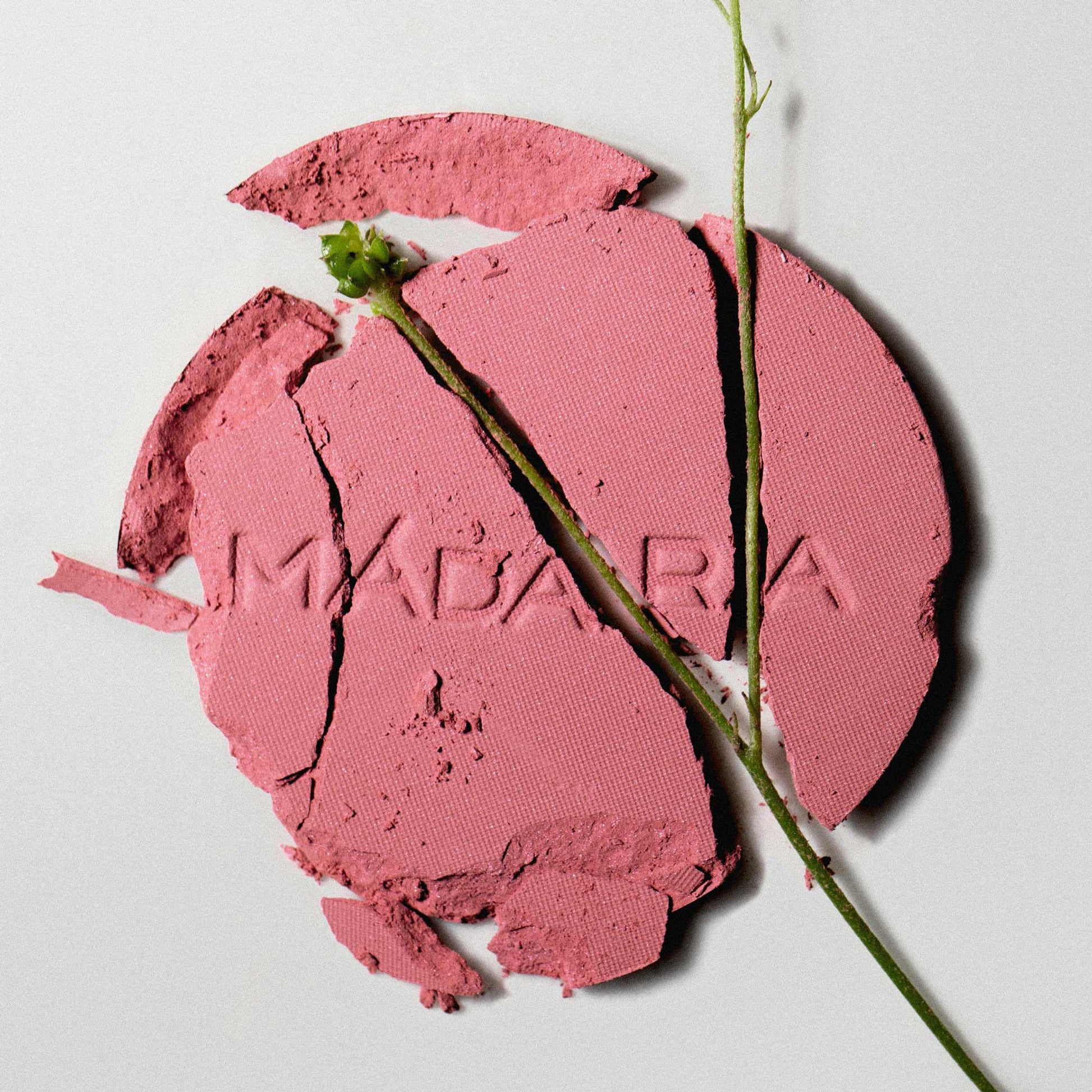 MÁDARA Magnetic Blush Mineral Cheek Blusher, 2 Cold Cheeks, 6g - bioskina