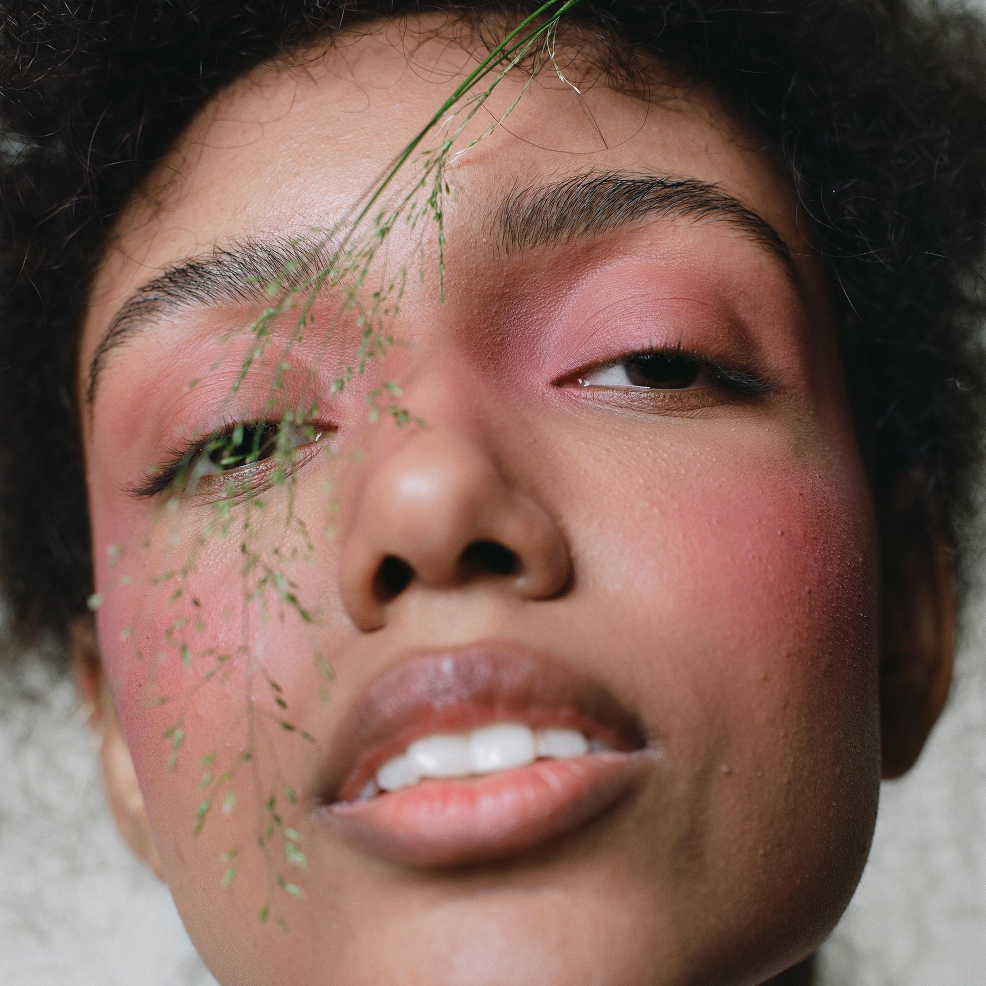 MÁDARA Magnetic Blush Mineral Cheek Blusher, 2 Cold Cheeks, 6g - bioskina