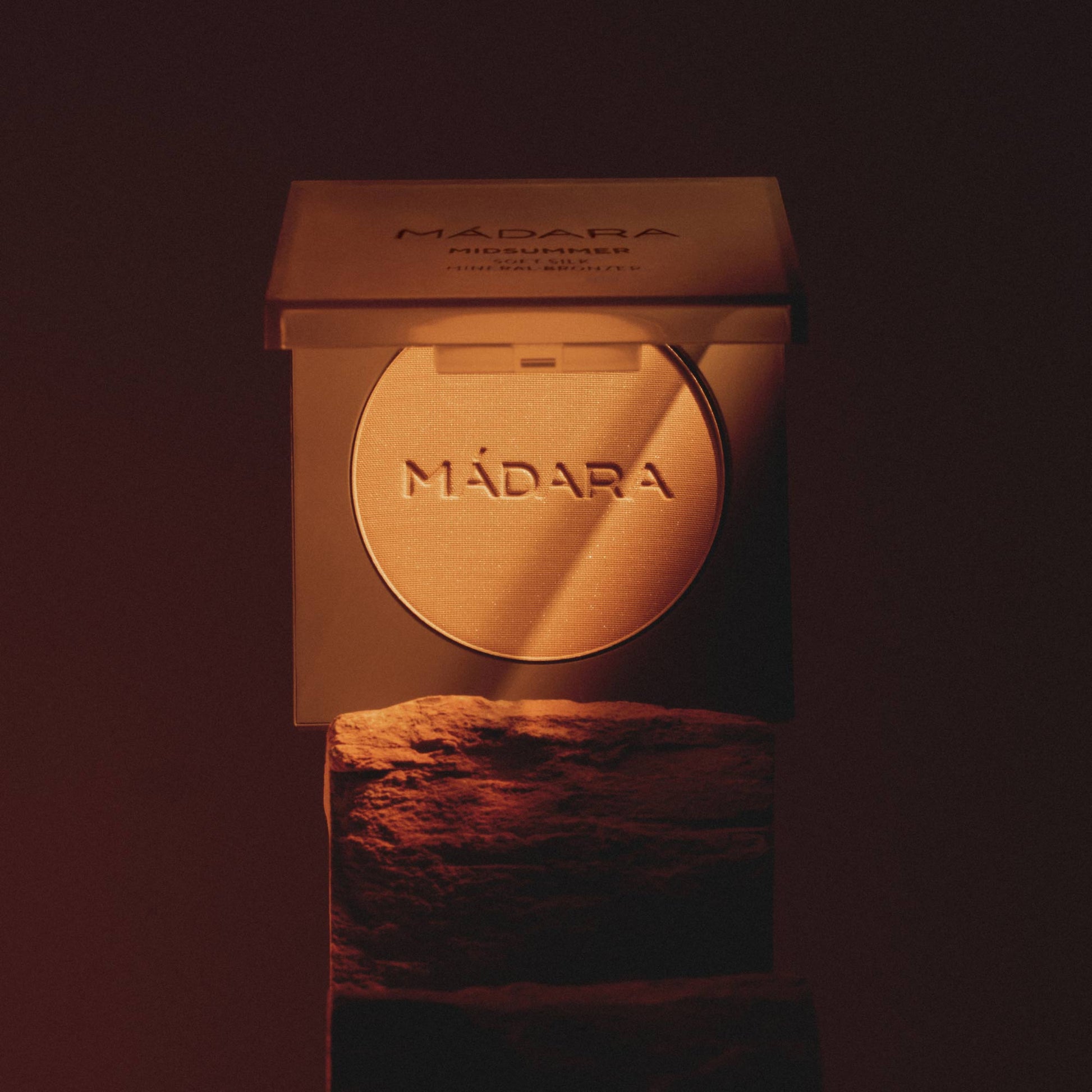 MÁDARA Midsummer Soft Silk Mineral Bronzer 1 Heat 9g - bioskina