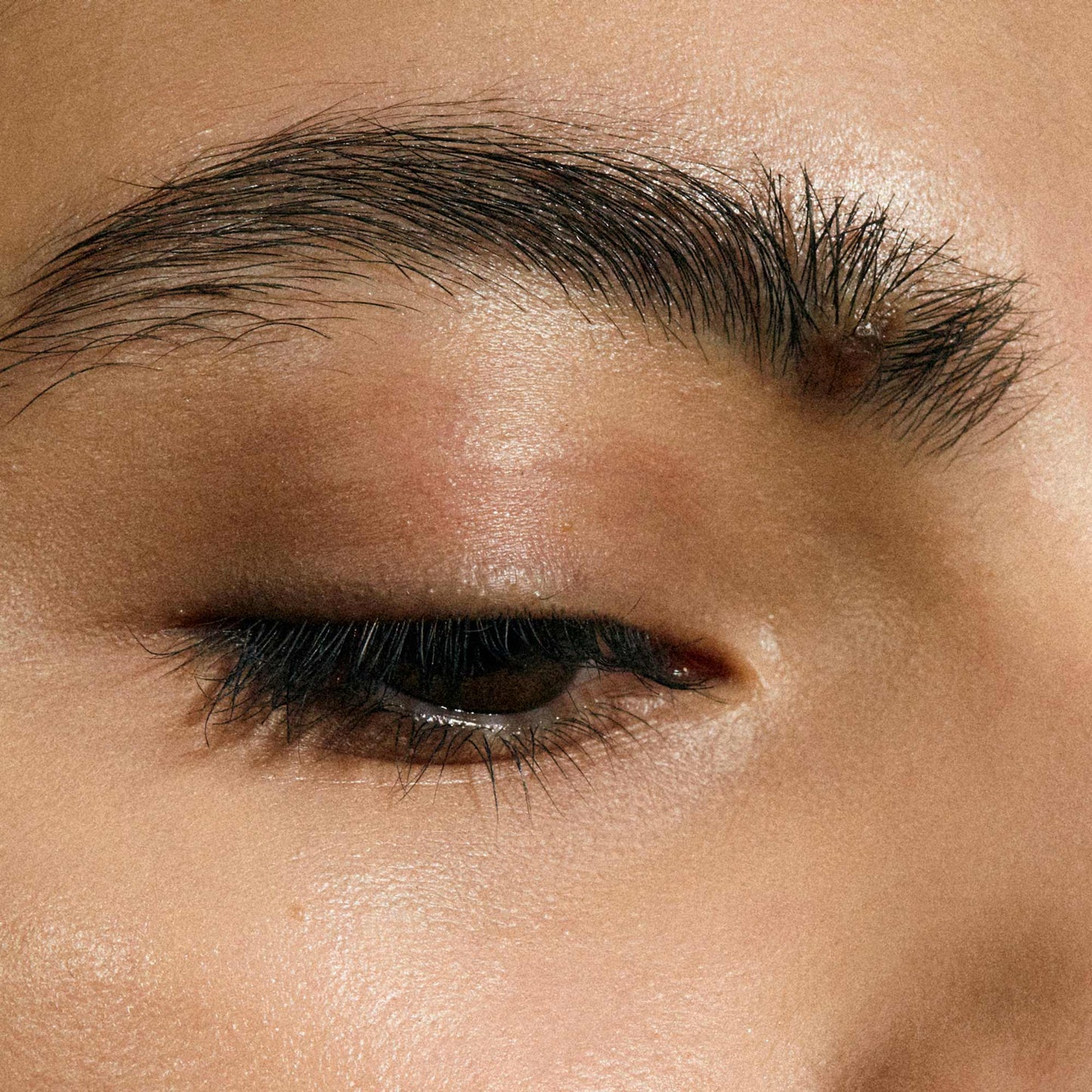 MÁDARA The Brow Pencil Dark Brown 1g - bioskina