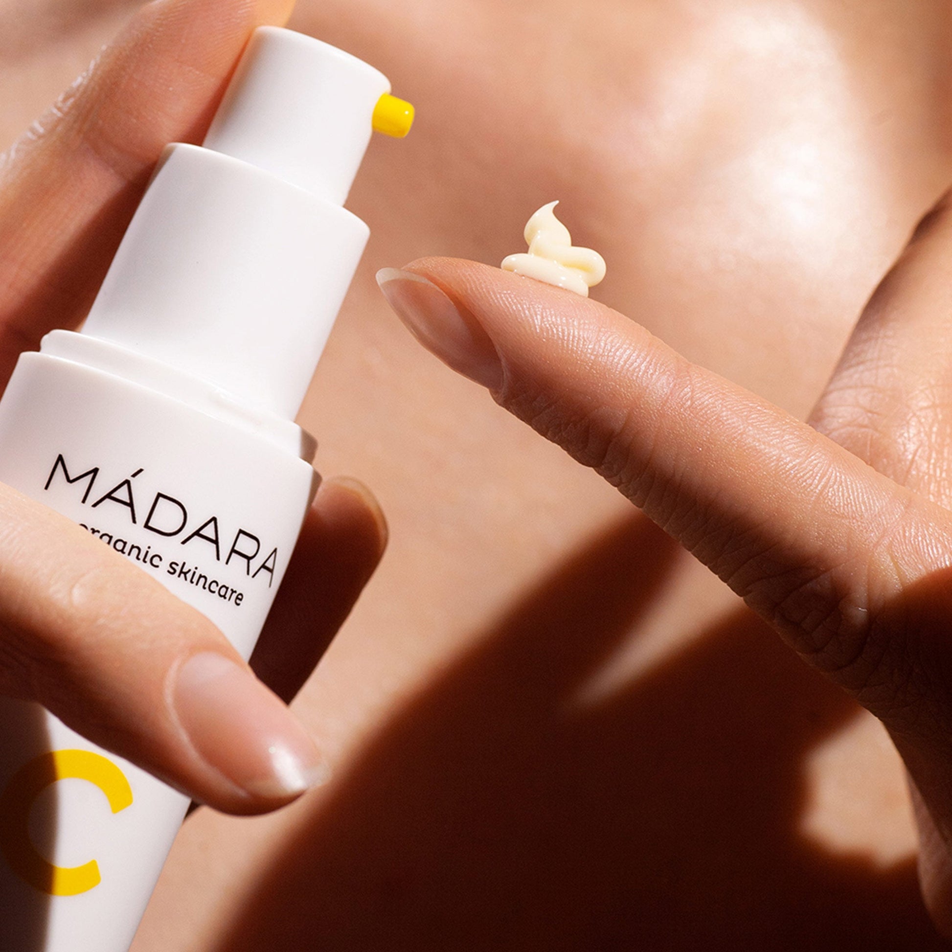 MÁDARA Vitamin C Illuminating Recovery Cream 15ml - bioskina